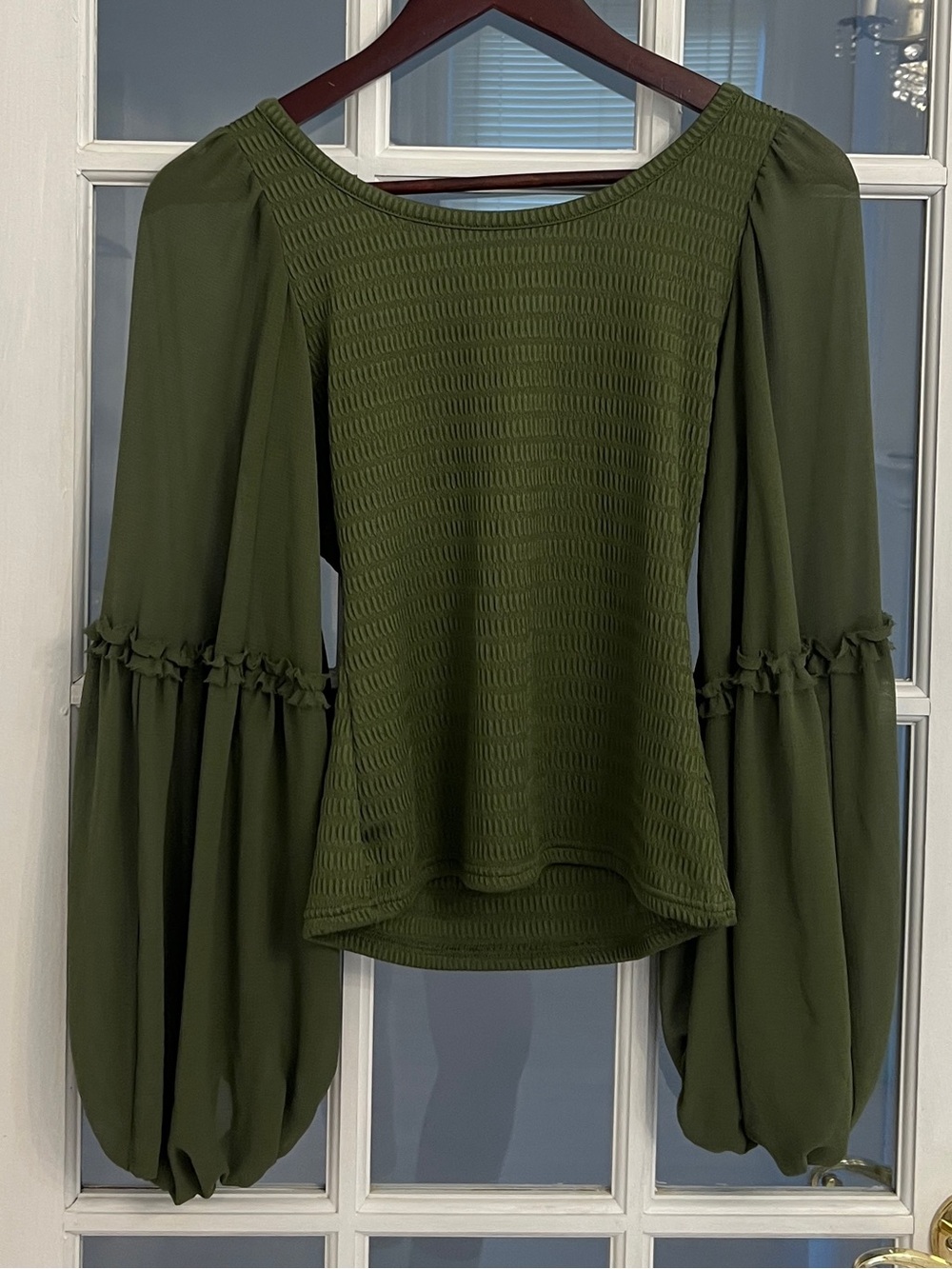 ANTHROPOLOGIE Women’s Olive Green Balloon Sleeve Smocked Top Size S - Picture 2 of 4
